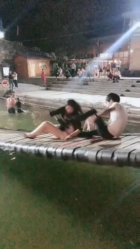 换了吧！这男朋友不能要了